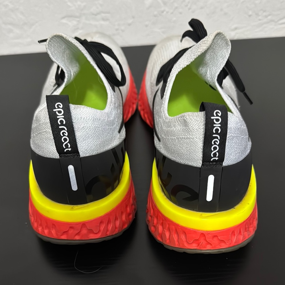 Nike Epic React Flyknit Bright - image 2